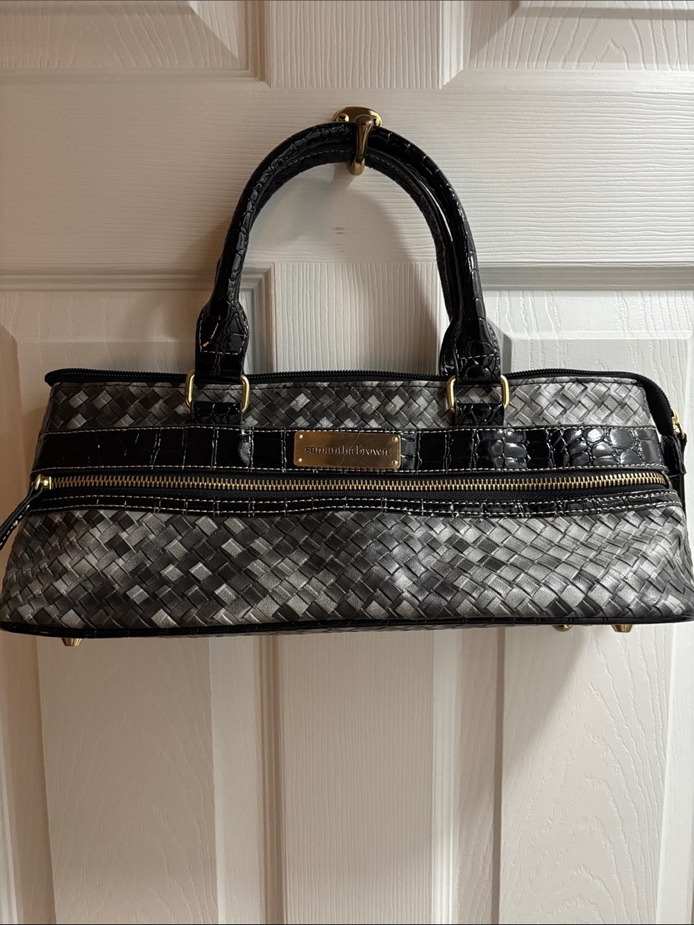 Samantha Brown wine purse. Black & Gray Woven.